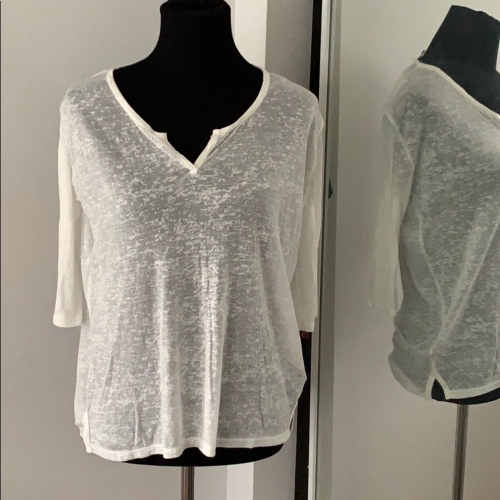 Press top. Flowy White 3/4 sleeve